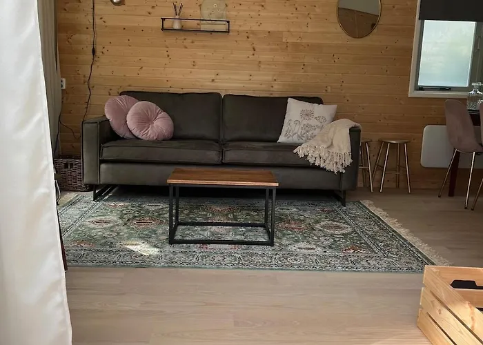 Cozy Wooden De Veluwe 푸텐